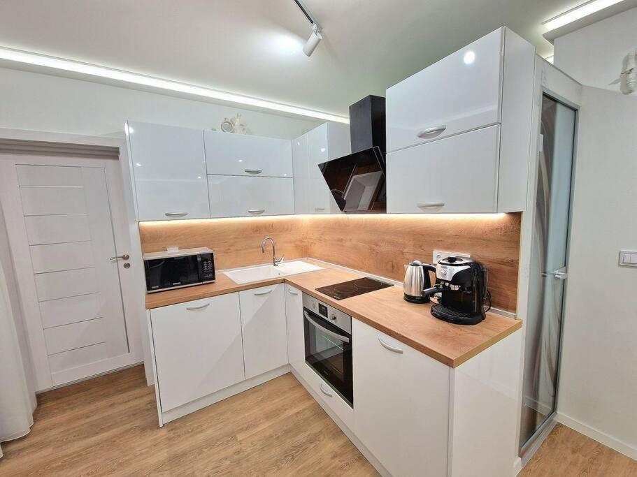 Luxury Apartment. 75 Inches Tv Varna Exterior photo